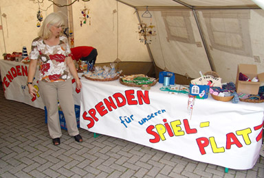 Basar zu Gunsten eines neuen Spielplatzes 2006
