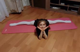 Heimtraining, Abteilung RSG: Margarita (7 Jahre) grüßt von zuhause aus. | (c) Familie Zimpel