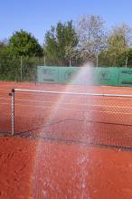 Impressionen, Frühjahrsinstandsetzung der Tennisplätze mit selbst produziertem Regenbogen | (c) Andrea Schneider