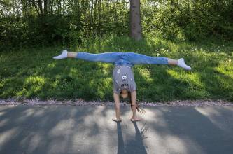 Outdoortraining, Abteilung RSG: Nikoleta (11 Jahre). Straßenturnen | (c) Familie Papadopoulou