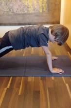 Heimtraining, Abteilung Turnen: Mama-Sohn-Workout Teil 7 | (c) Michaela Schoof