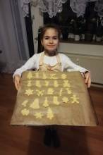 Kreatives, Abteilung RSG: Margarita (8 Jahre) - Und nun ab in den Ofen. | (c) Familie Zimpel
