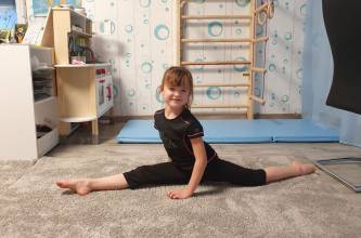 Heimtraining, Abteilung RSG: Nelli (4 Jahre) hat sich im Lockdown ihrer Schwester Eva angeschlossen, prima! | (c) Familie Eberts