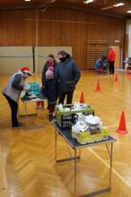 Aktionen, Aktion "Weihnachtstüten To Go" der Jugendabteilung | (c) Andrea Schneider
