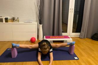 Heimtraining, Abteilung RSG: Alexandra (10 Jahre) beim online-Training. | (c) Familie Michel