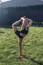 Outdoortraining, Abteilung RSG: Alexandra (9 Jahre) trainiert im Garten. | (c) Familie Michel