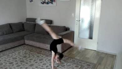Heimtraining, Technikübungen ohne Handgerät. Jana (6 Jahre)